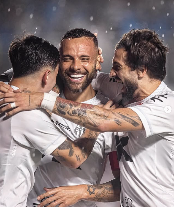 Alt El argentino Benjamín Rollheiser se destaca en la victoria de Santos