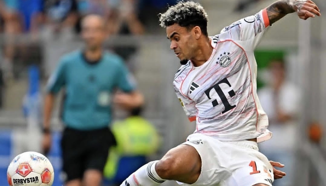 Con el colombiano Luis Díaz, el Bayern golea y domina Alemania