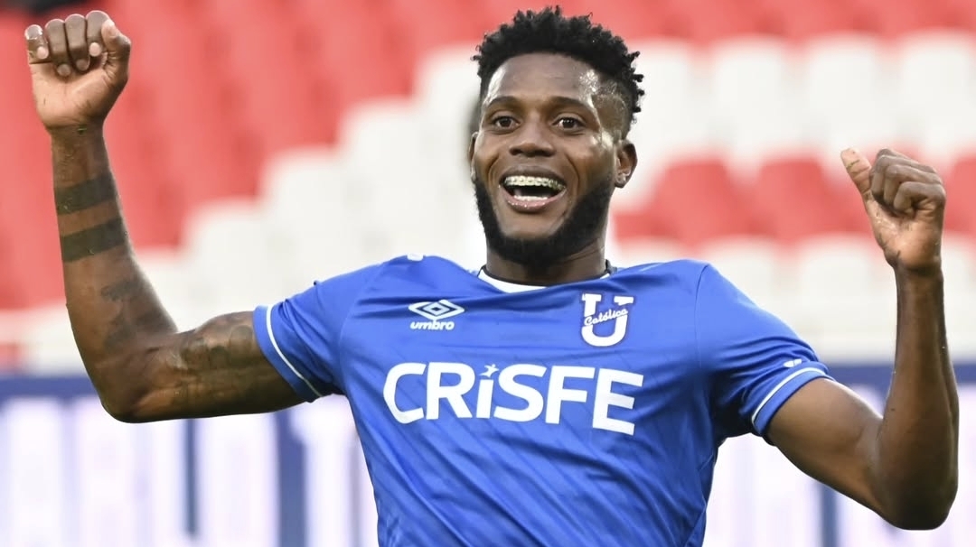 Batacazo de Universidad Católica en Quito, con doblete del panameño Fajardo