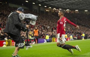 El centrocampista brasileño Casemiro, del Manchester United, durante el partido de laPremier League que han jugado Manchester United y Chelsea FC, en Mánchester, Reino Unido. EFE/EPA/PETER POWELL