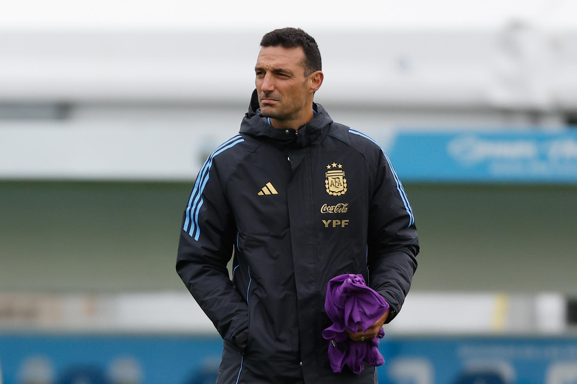 El seleccionador de Argentina, Lionel Scaloni, durante un entrenamiento en el predio de la Asociación de Fútbol Argentino (AFA) en Ezeiza. EFE/ Juan Ignacio Roncoroni