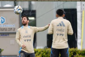 El jugador Lionel Messi durante un entrenamiento. EFE/ Juan Ignacio Roncoroni