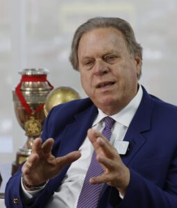 El presidente de la Federación Colombiana de Fútbol (FCF), Ramón Jesurún, dijo a EFE durante una entrevista publicada este viernes que la selección Cafetera quiere afrontar el Mundial de 2026 con el propósito de conquistar el título. EFE/ Mauricio Dueñas Castañeda.