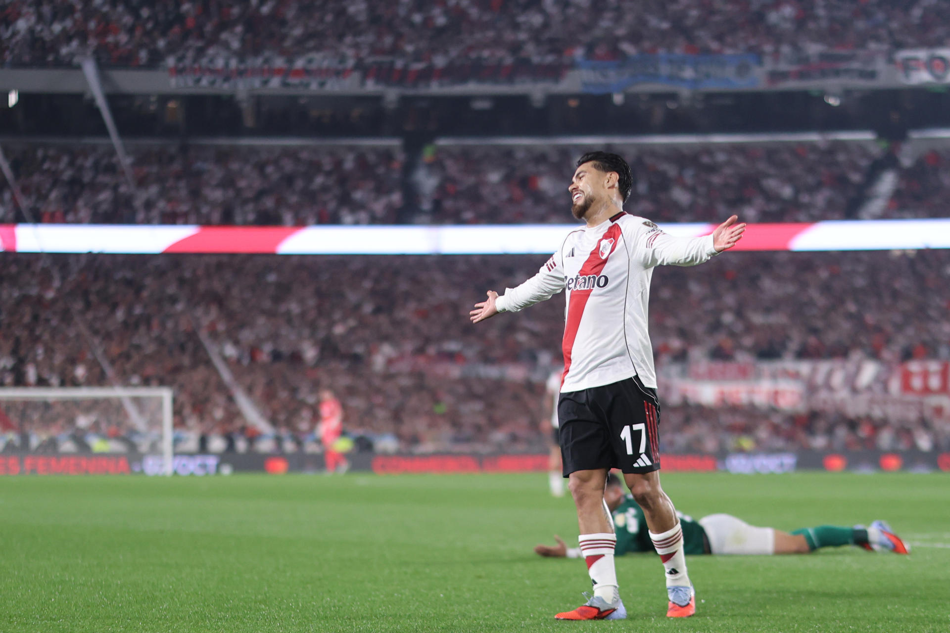 River con el colombiano Quintero, avanza a las semifinales de la Copa Argentina