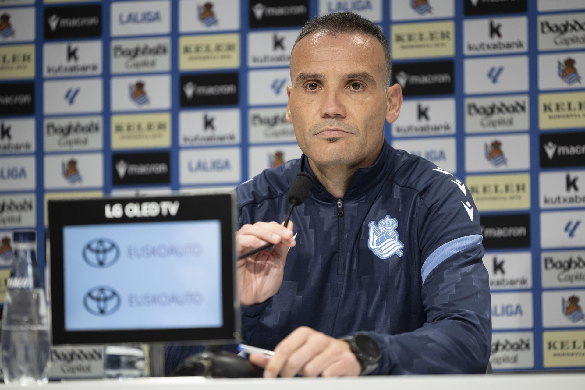 El entrenador de la Real Sociedad, Sergio Francisco, este viernes durante una rueda de prensa previa al partido del sábado ante el Real Madrid. EFE/Javier Etxezarreta