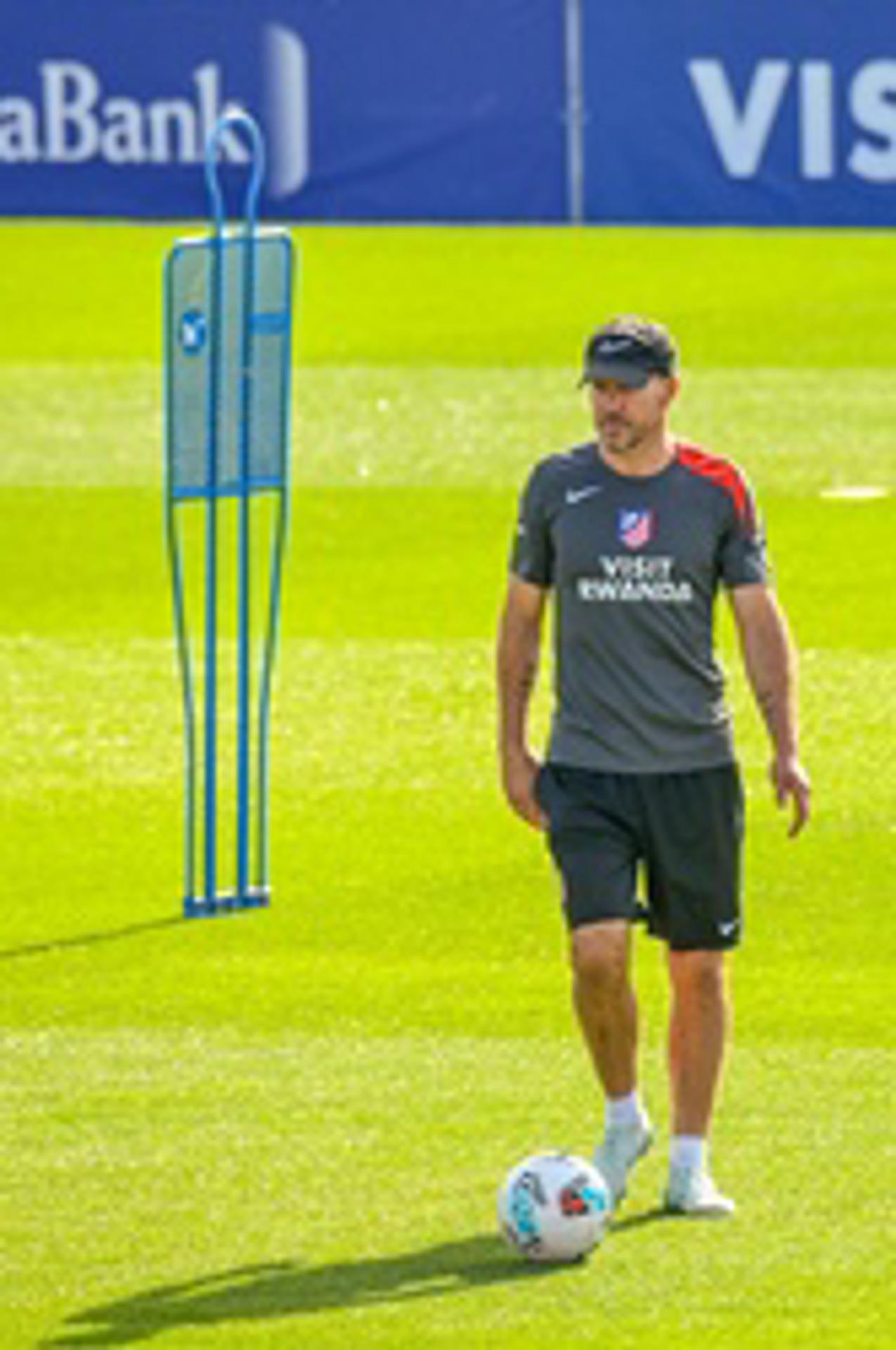 El argentino Simeone, a la espera de 9 internacionales