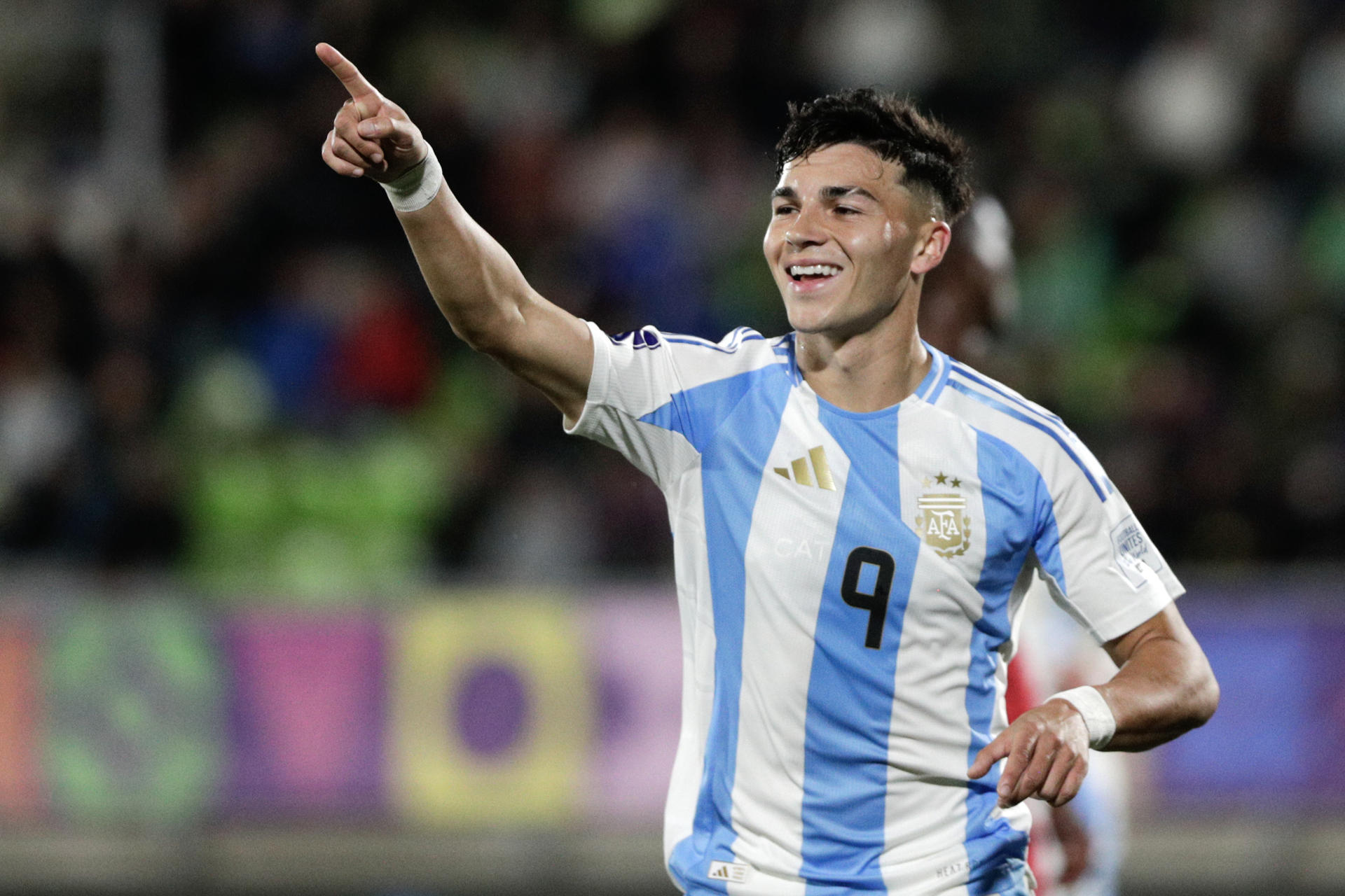 Argentina golea a Australia y sella su pase a octavos de final