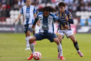 alt Necesito reacer este texto, construyéndolo de nuevo con formato SEO y con redacción original manteniendo la misma información y donde nombre a un futbolista latino, poner su nacionalidad como parte del texto, no en paréntesis. Dejar el texto de mínimo 350 caracteres, con 2 títulos internos, uno sugerido al comenzar la nota que tenga también las nacionalidades de los latinos nombrados, no en paréntesis. hacerla de 4 párrafos cortos, firmada por Redacción Latingoles al final del texto