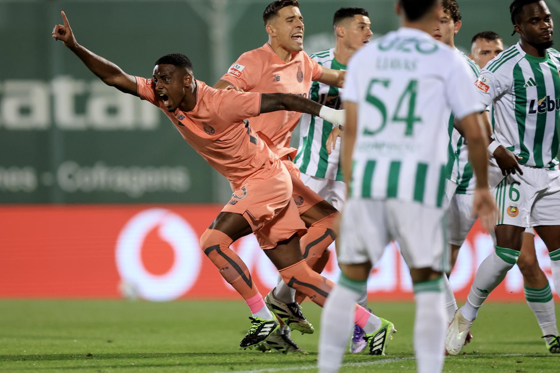 El dominicano Pablo Rosario celebra el 0-1 del Oporto ante el Rio Ave. EFE/EPA/JOSE COELHO 