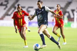 Imagen de archivo de Nina Nicosia (C) de Pachuca. EFE /David Martínez Pelcastre