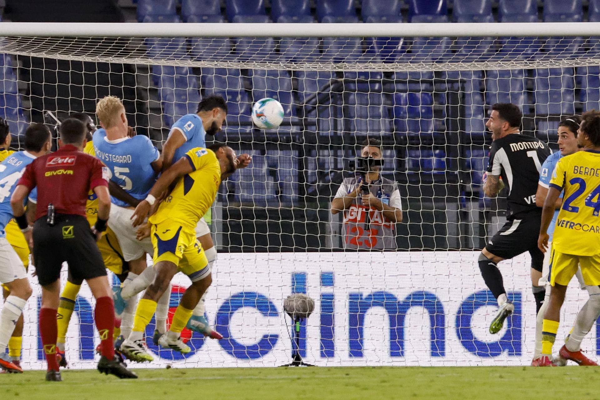 Taty Castellanos marca el gol del 3-0 al Hellas Verona. EFE/EPA/FABIO FRUSTACI