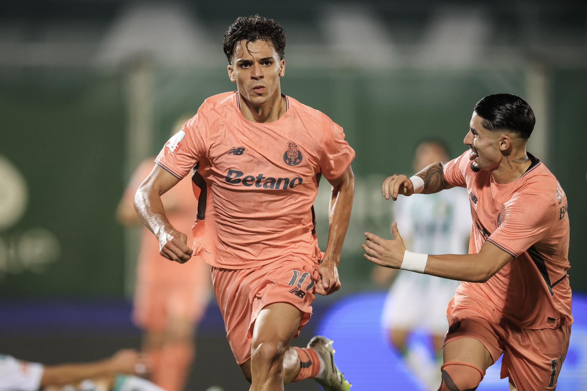 Gabri Veiga celebra el 0-3 del Oporto ante el Rio Ave. EFE/EPA/JOSE COELHO 