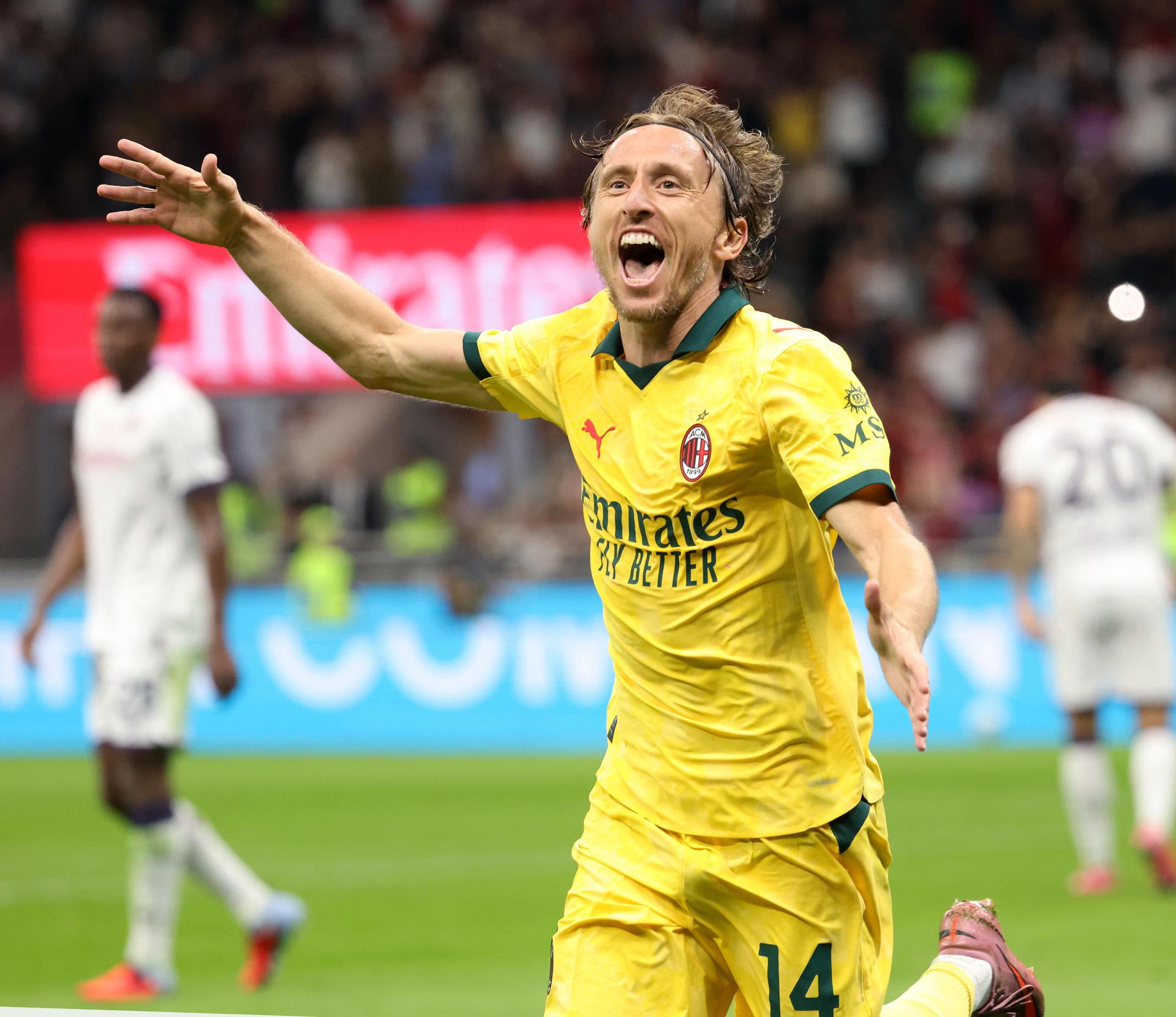 El jugador del AC Milan Luka Modric celebra el 1-0 durante el partido de la Serie A que han jugado AC Milan y Bologna FC 1909, en Milan, Italia. EFE/EPA/MATTEO BAZZI
