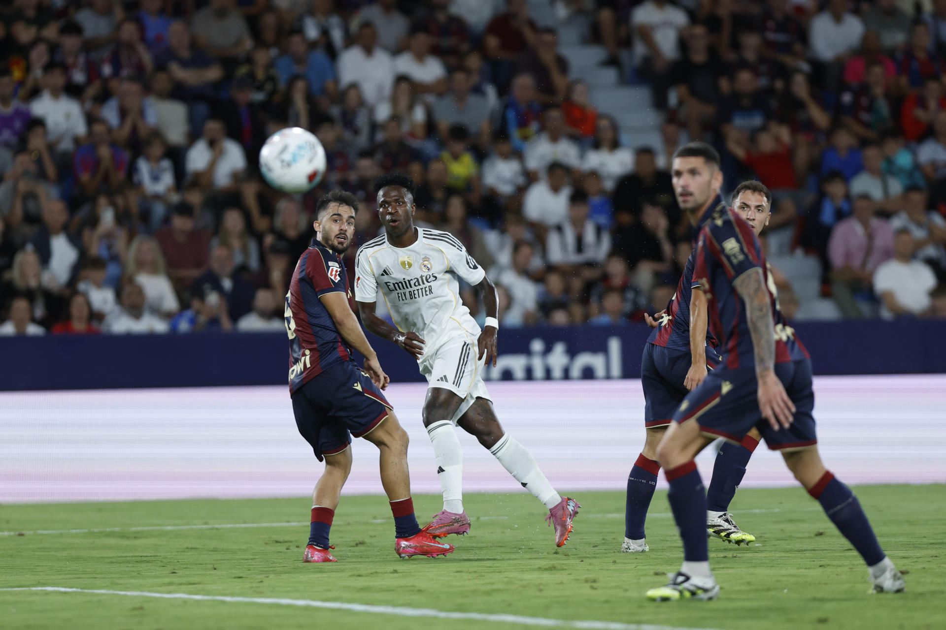 El despertar del brasileño ‘Vini’ y el estreno goleador del argentino Mastantuono