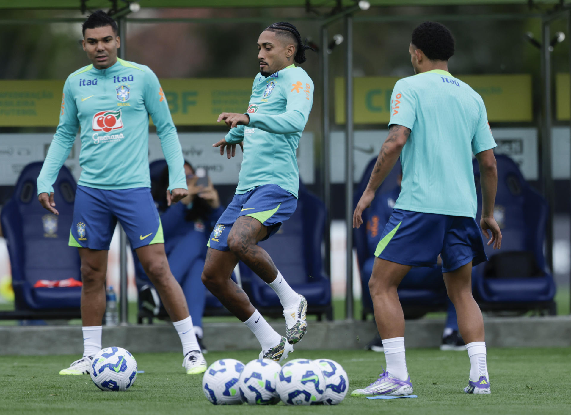 Ancelotti usa cuatro delanteros en el primer entrenamiento de Brasil con el grupo completo