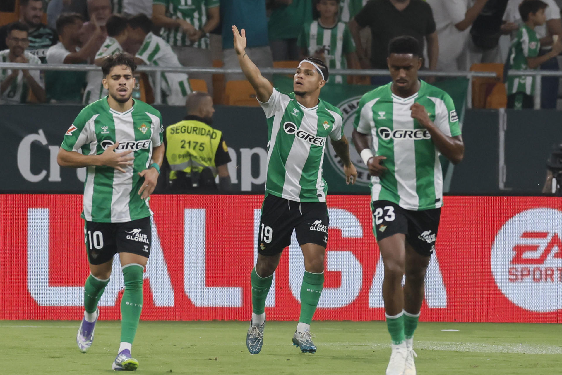 El Betis con gol del argentino Lo Celso suma su primera victoria