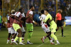 alt Surinam elimina a El Salvador y queda muy cerca de ir a su primer mundial