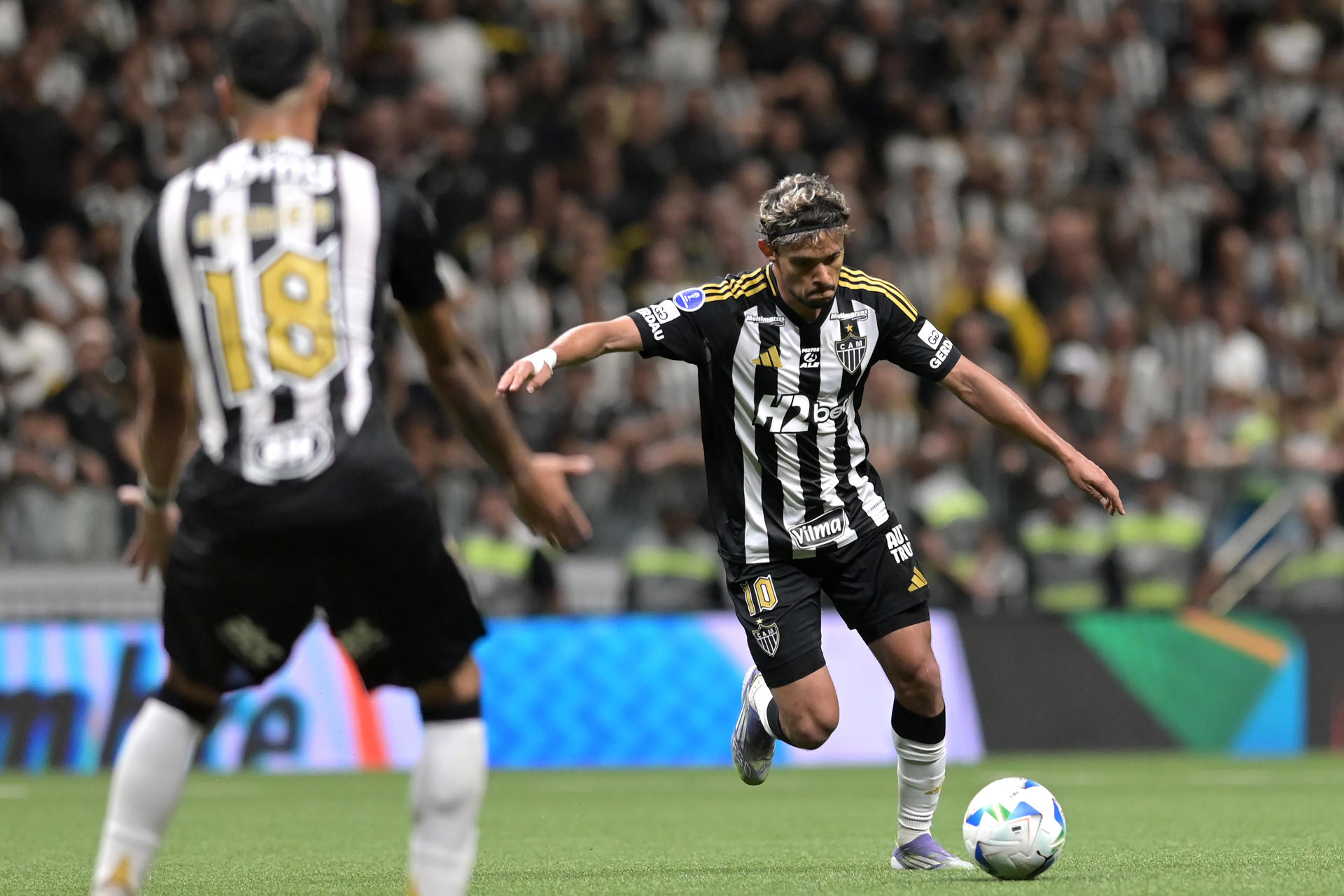 El ecuatoriano Minda anota en el empate de Atlético Mineiro