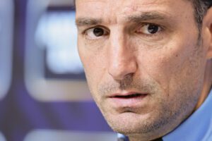 Fotografía de archivo del seleccionador de Argentina, Lionel Scaloni, quien este lunes criticó la fecha asignada al partido por la Finalissima contra España, en marzo próximo. EFE/ Juan Ignacio Roncoroni
