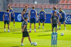 Simeone, durante el entrenamiento de este sábado. EFE/Víctor Lerena