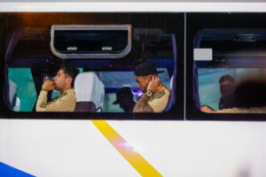 La selección de fútbol de Argentina llegó a Guayaquil, ciudad en la que se medirá con Ecuador por las eliminatorias sudamericanas del Mundial 2026. EFE/José Jácome