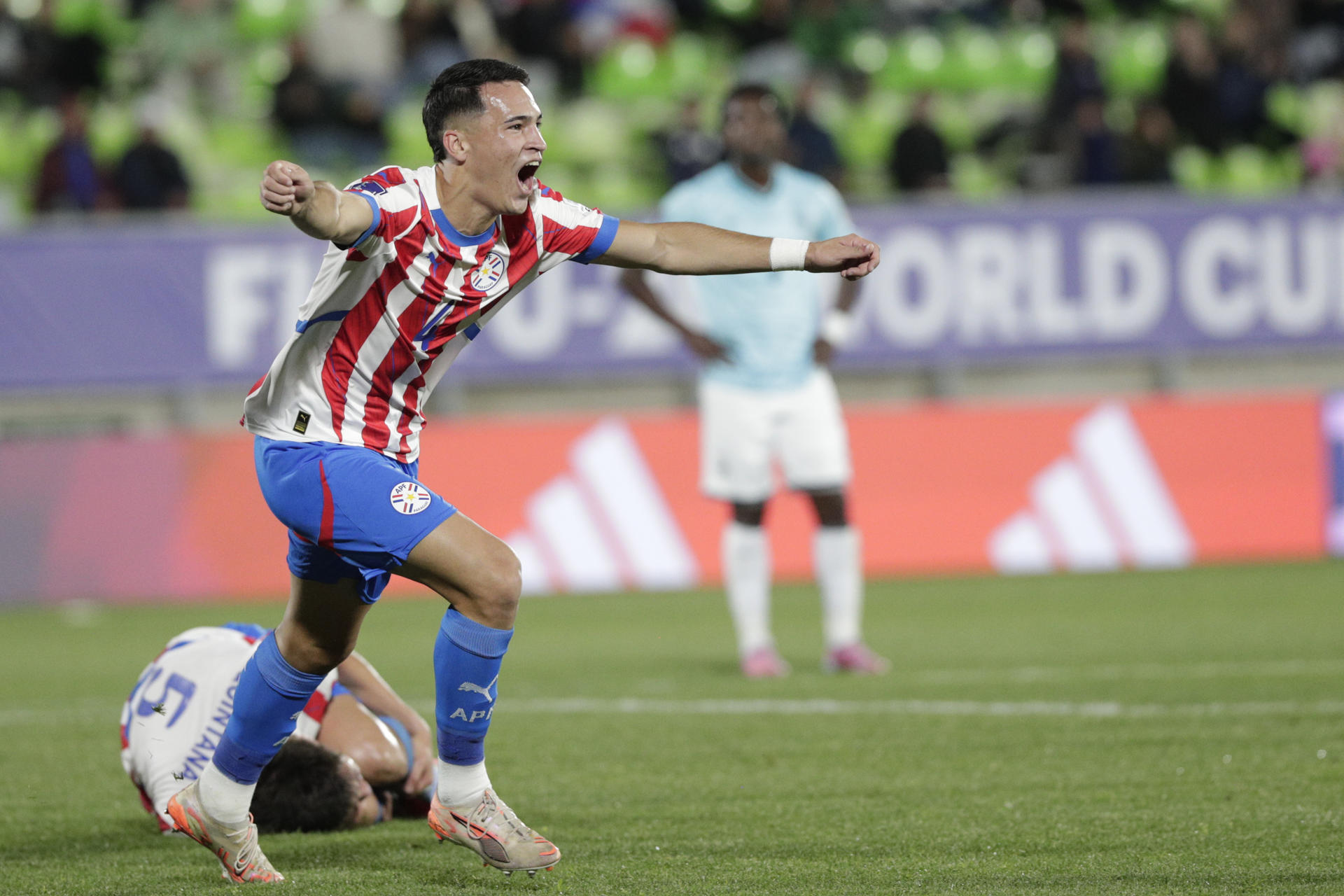 A Paraguay se le escapa la victoria en el último suspiro