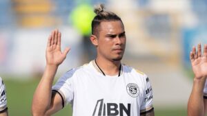 alt ¡SORPRESA! Figura costarricense se marcha al fútbol de Australia