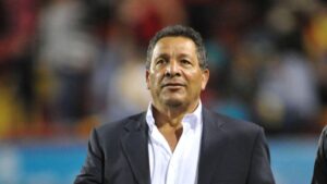 alt El costarricense Marvin Solano, se acerca al objetivo en la liga de El Salvador