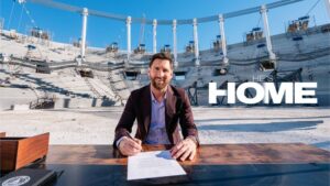 alt Lionel Messi aseguró este jueves, tras renovar su contrato con el Inter Miami hasta 2028, que seguir en el club de Florida "además de ser un sueño, es una realidad hermosa". "Es una alegría seguir acá y continuar con este proyecto que, además de ser un sueño, es una realidad hermosa: jugar en este estadio, en Miami Freedom Park. Desde que llegué a Miami soy muy feliz, así que estoy realmente contento de continuar", dijo Messi en declaraciones facilitadas por el club. El astro argentino, de 38 años, seguirá en el Inter Miami y jugará en el nuevo estadio, el Freedom Park, cuyas obras terminarán en 2026. "Vivimos con mucha ansiedad el momento en que podamos jugar en el Miami Freedom Park. Tenemos muchas ganas de que esté terminado, poder vivirlo desde adentro, en nuestra nueva casa y que la gente también la pueda disfrutar. Va a ser algo muy lindo jugar de local en una cancha tan espectacular", añadió Messi desde el sitio donde se desarrolla el nuevo estadio. Messi es el jugador más condecorado de siempre, con un total de 46 trofeos.