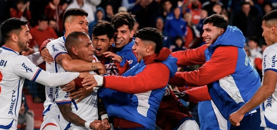 El pulso entre Peñarol y Nacional se acrecenta, con su talento latino, en Uruguay