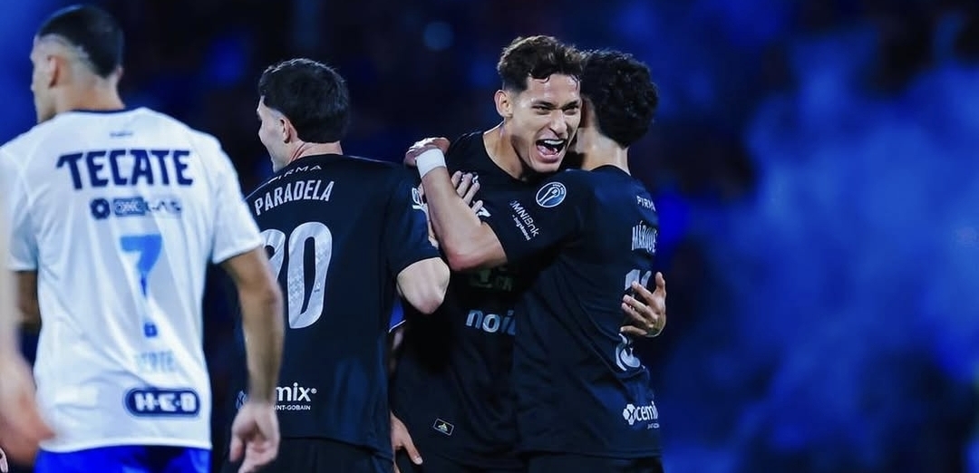 Cruz Azul y sus latinos, con el DT argentino Larcamon, superó bien al Monterrey en Liga MX