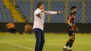 alt Técnico mexicano, con legión sudamericana no le encuentra la vuelta en El Salvador