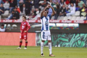 Fotografía de archivo del colombiano Luis Quiñones de Pachuca celebrando un gol en el estadio Hidalgo, en Pachuca (México). EFE / David Martínez Pelcastre
