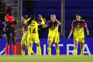 Jugadoras del América femenil celebran un gol este martes, en un partido de la fase de grupos de la Copa de Campeonas de Concacaf entre América femenil y Orlando Pride en el estadio Ciudad de los Deportes en Ciudad de México (México). EFE/ Sáshenka Gutiérrez