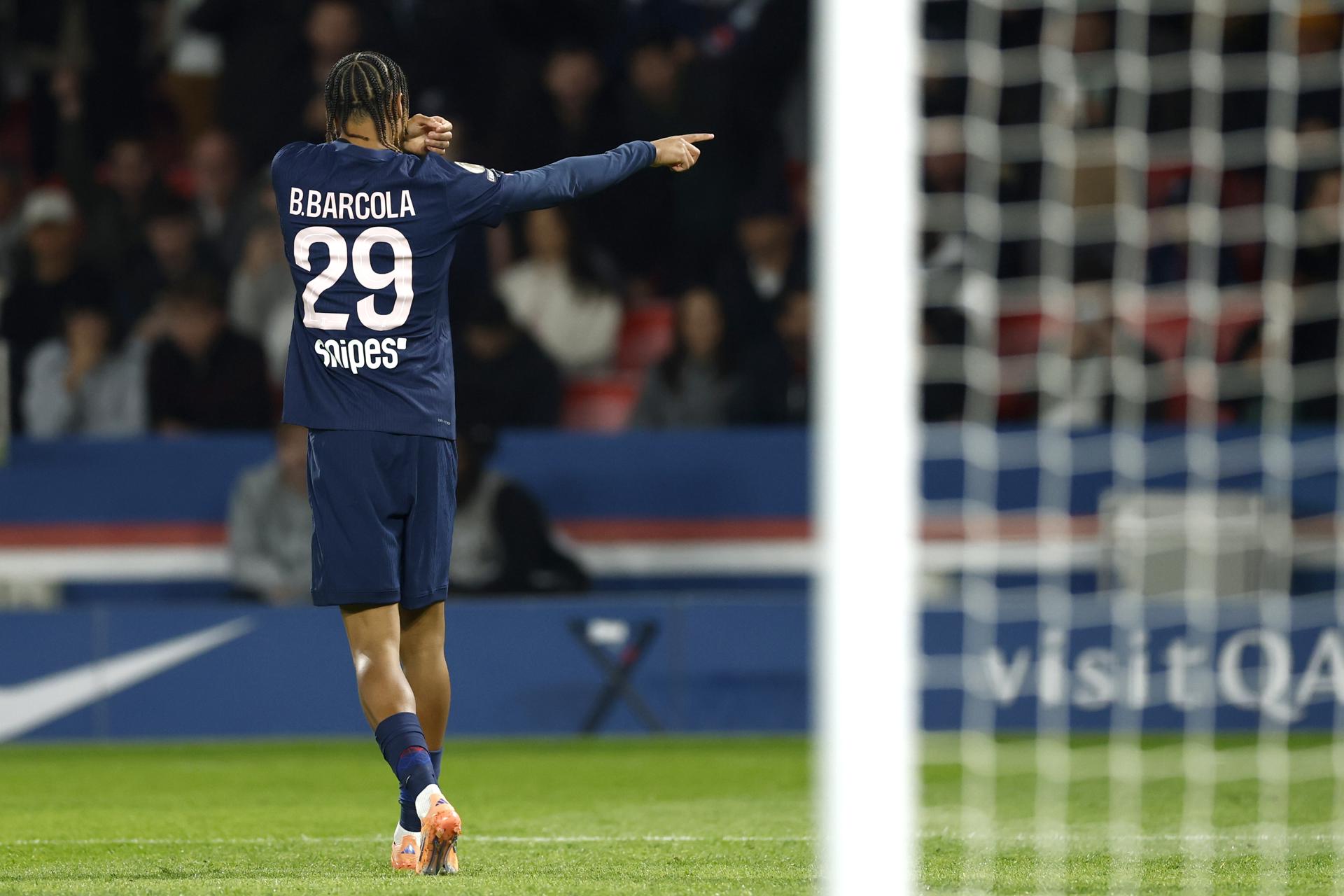 Bradley Barcola, del PSG, celebra el 1-0 durante el partido de la Ligue 1 francesa contra el Estrasburgo en París. EFE/EPA/YOAN VALAT ", "to": "es" } ////////// Bradley Barcola of PSG celebrates scoring the 1-0 lead during the French Ligue 1 soccer match between Paris Saint-Germain and Strasbourg in Paris. EFE/EPA/YOAN VALAT 