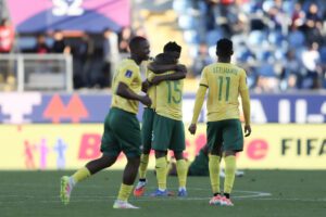 Jugadores de Sudáfrica celebran este domingo el triunfo ante Estados Unidos en el Mundial Sub-20 de Chile en el estadio El Teniente en Rancagua. EFE/Ailen Díaz