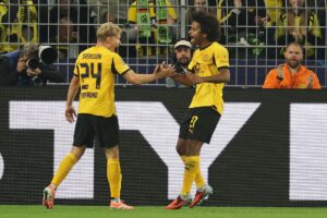 alt Con asistencia del argentino Anselmino, Dortmund golea al Villareal