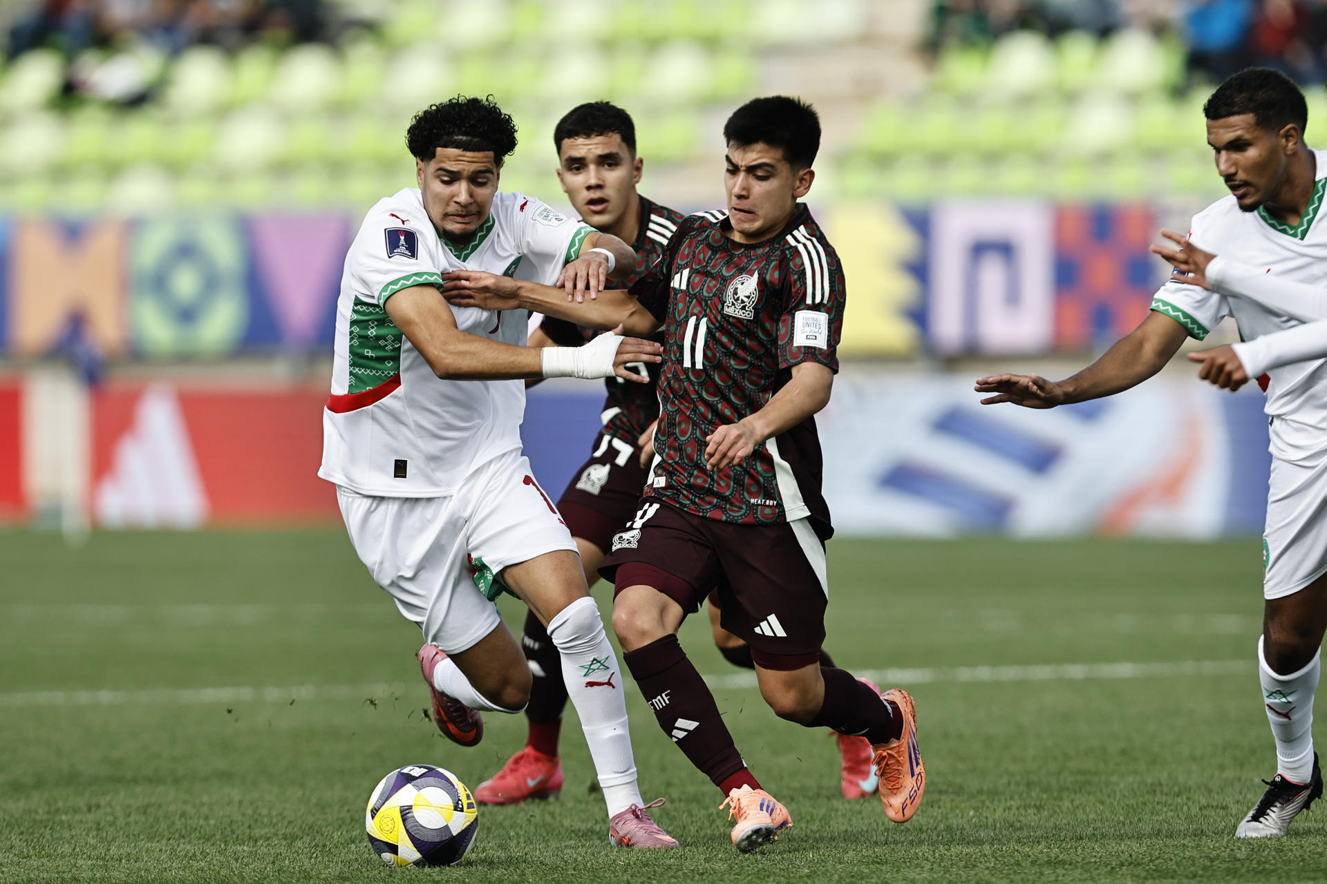 Una Chile sin gol busca seguir avanzando ante el México del goleador Gilberto Mora