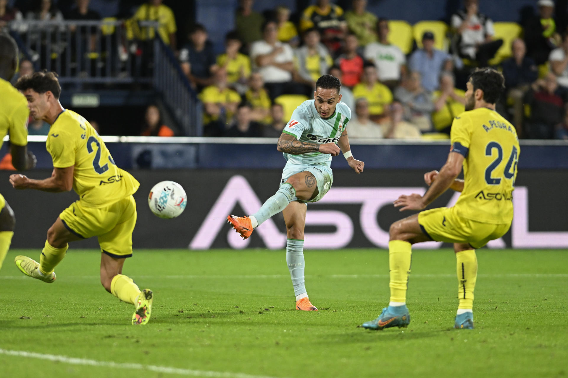 Antony rescata al Betis ante el Villarreal en la lucha por la tercera plaza