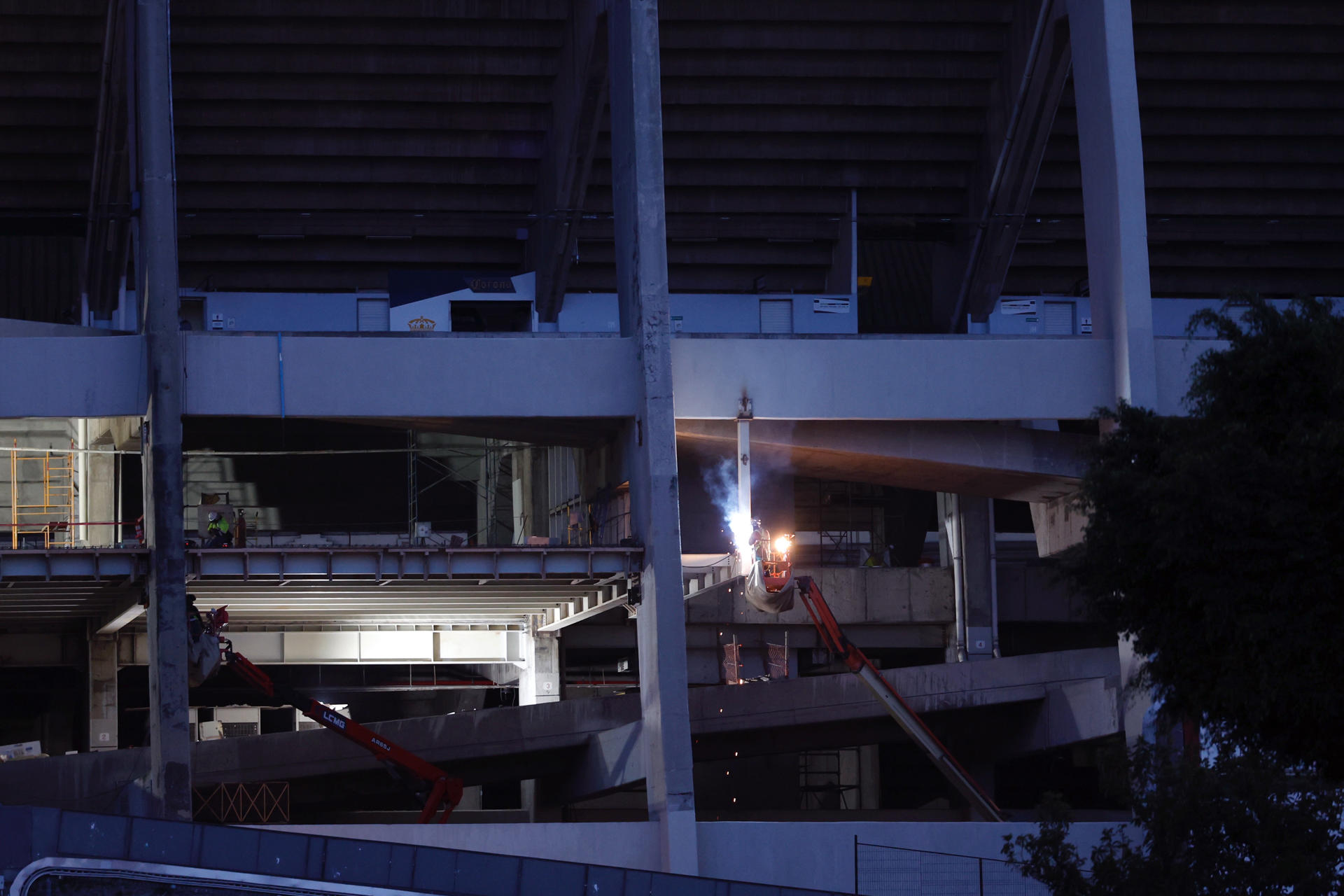 Fotografía de los trabajos de remodelación en el estadio Azteca este sábado, en Ciudad de México (México). EFE/Sáshenka Gutiérrez 