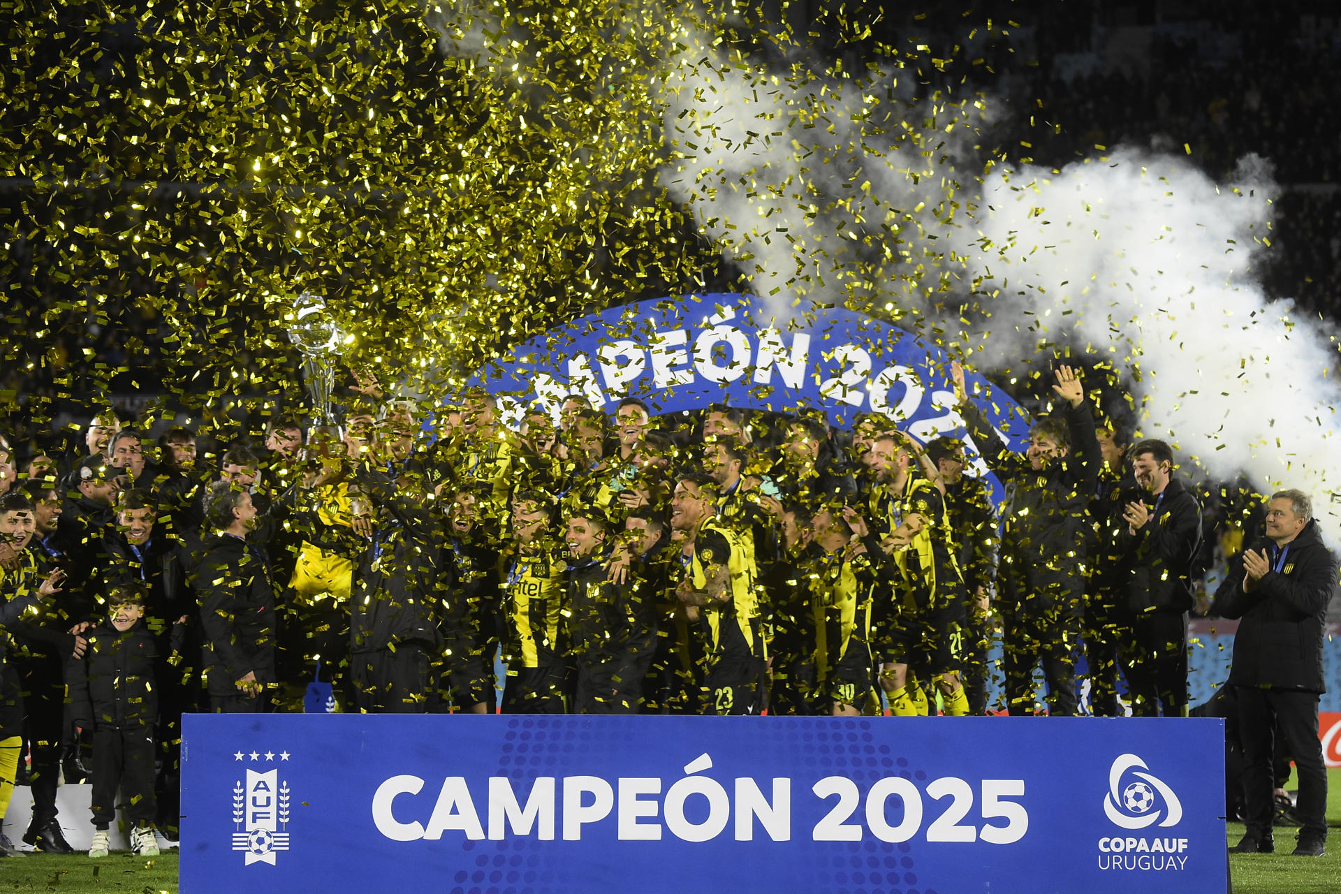Peñarol con el chileno Cortez y gol del argentino Remedí, campeón de la Copa Uruguay