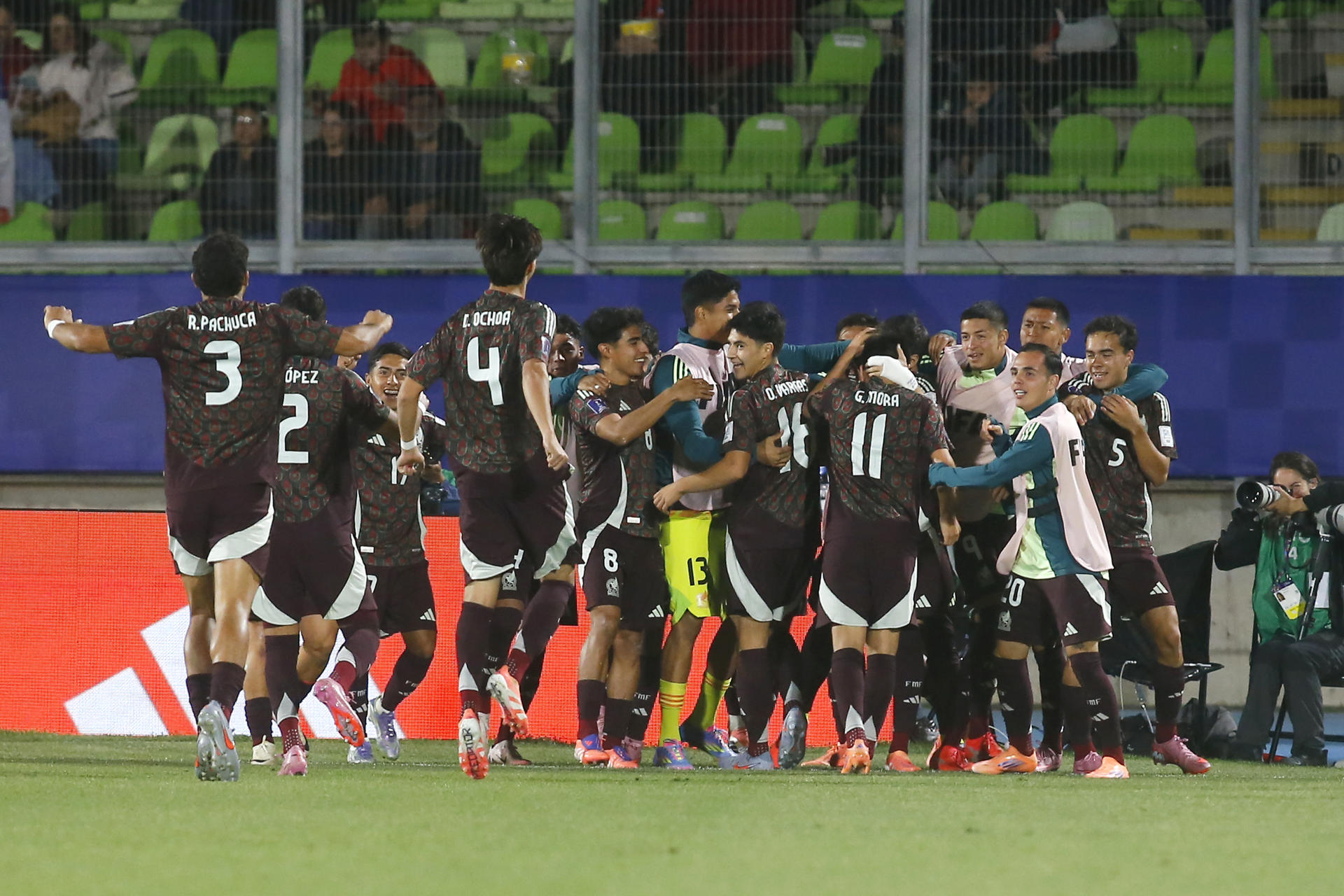 México elimina a Chile y espera por Argentina o Nigeria en cuartos