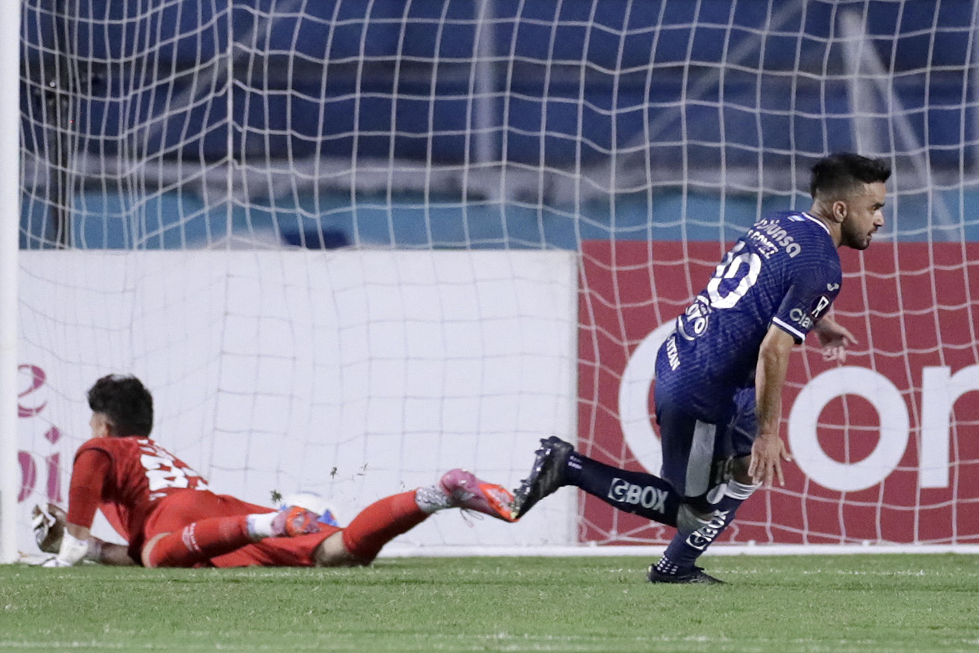 Final en Honduras será entre Marathón y Motagua, con duelo argentino-español en los banquillos