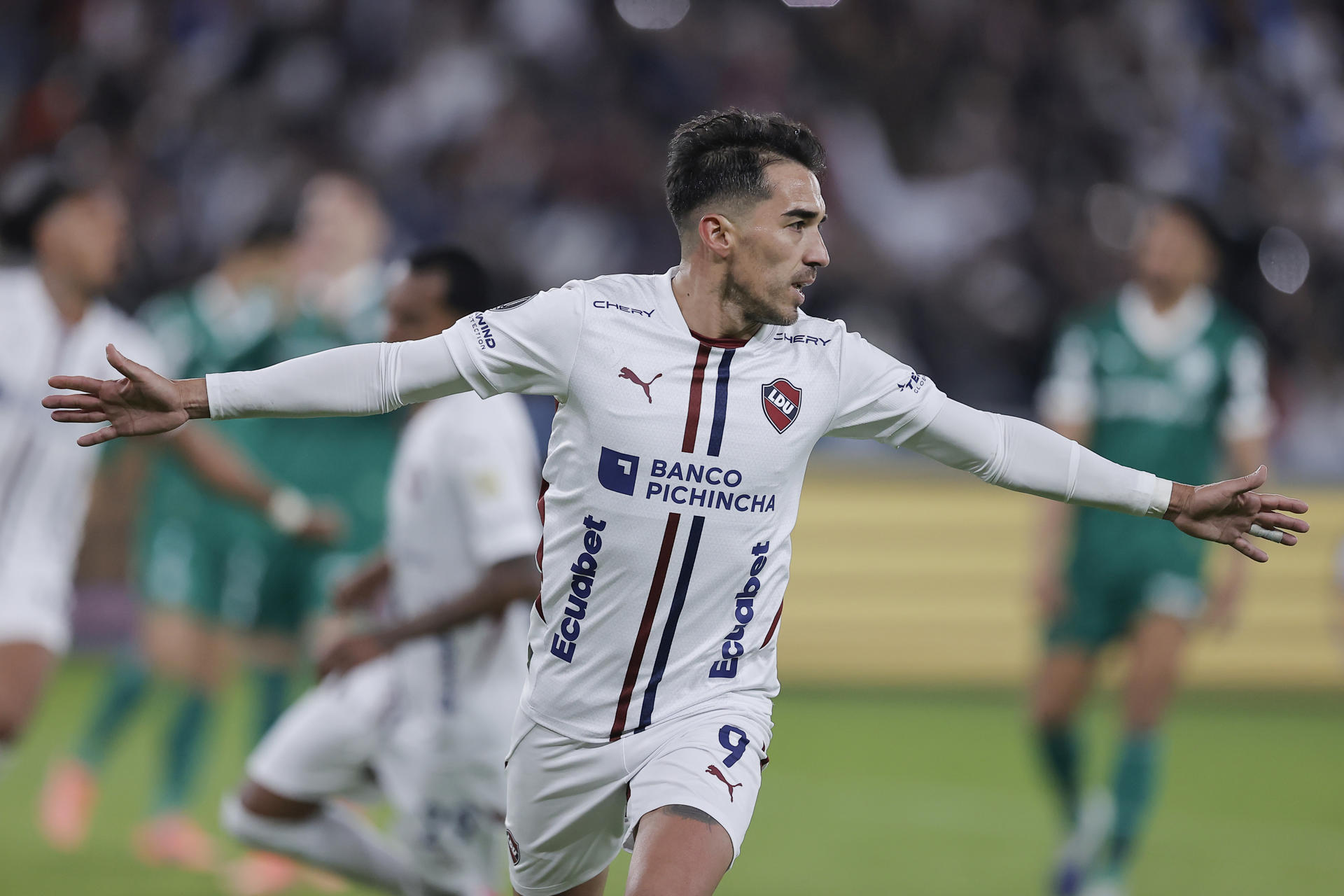 El delantero argentino Lizandro Alzugaray es fichado por el Universitario de Perú