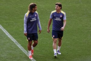 Griezmann y Julián Alvarez. en una foto de archivo.- EFE/Juanjo Martín