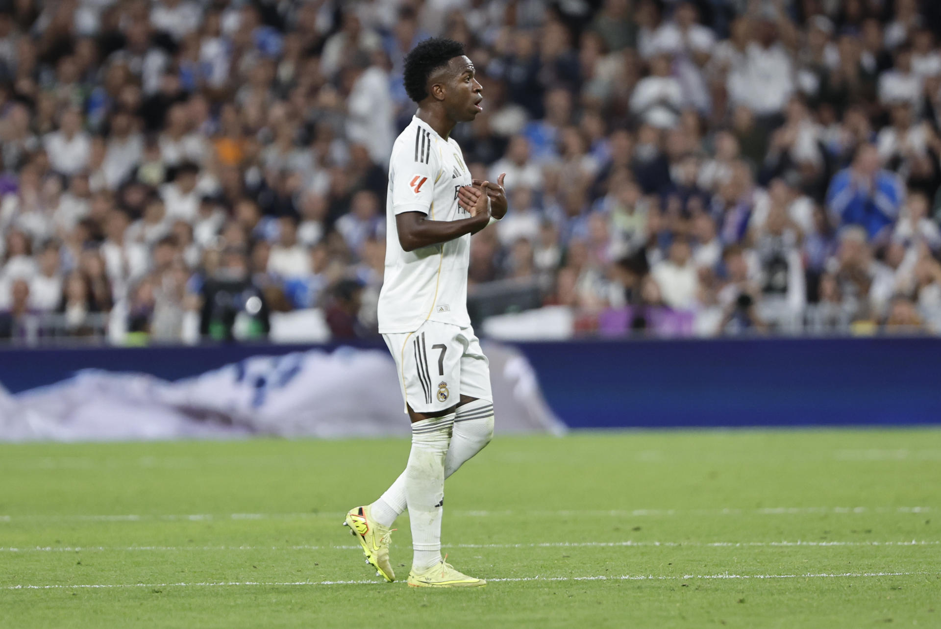 El argentino Mastantuono y el brasileño Vinicius anotan en la goleada del Madrid