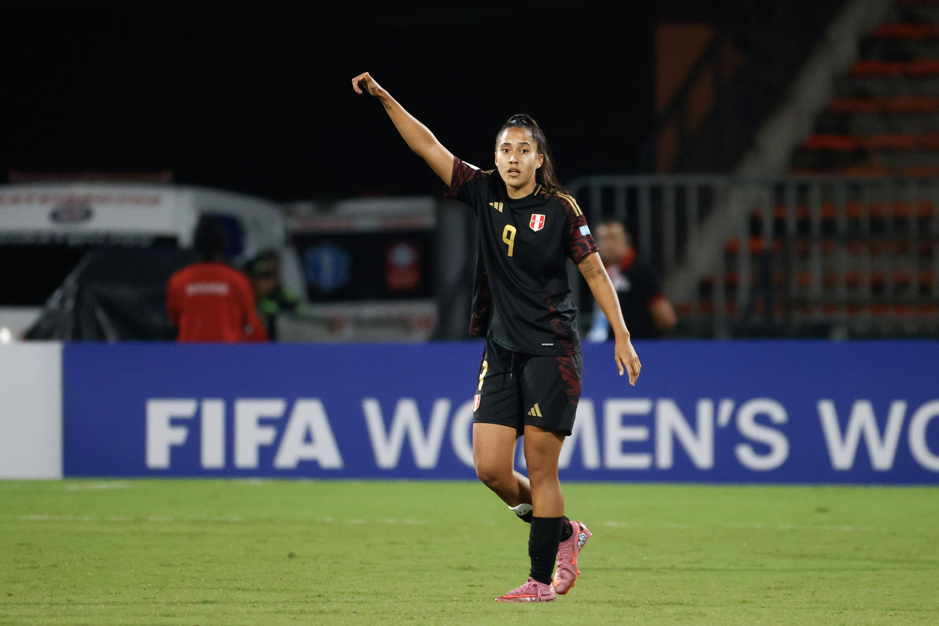 Pierina Núñez, de Perú celebra un gol en un partido de la Liga de Naciones Femenina entre Colombia y Perú en el Atanasio Girardot, en Medellin (Colombia). EFE/Mauricio Dueñas Castañeda