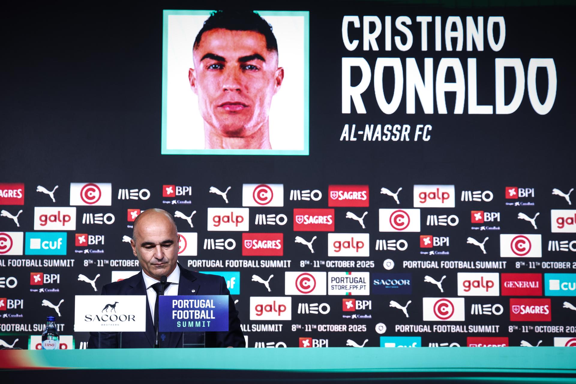 El técnico de Portugal, Roberto Martinez, durante la rueda de prensa en la que anunció la lista para los partidos contra Irlanda y Hungría. EFE/EPA/RODRIGO ANTUNES 