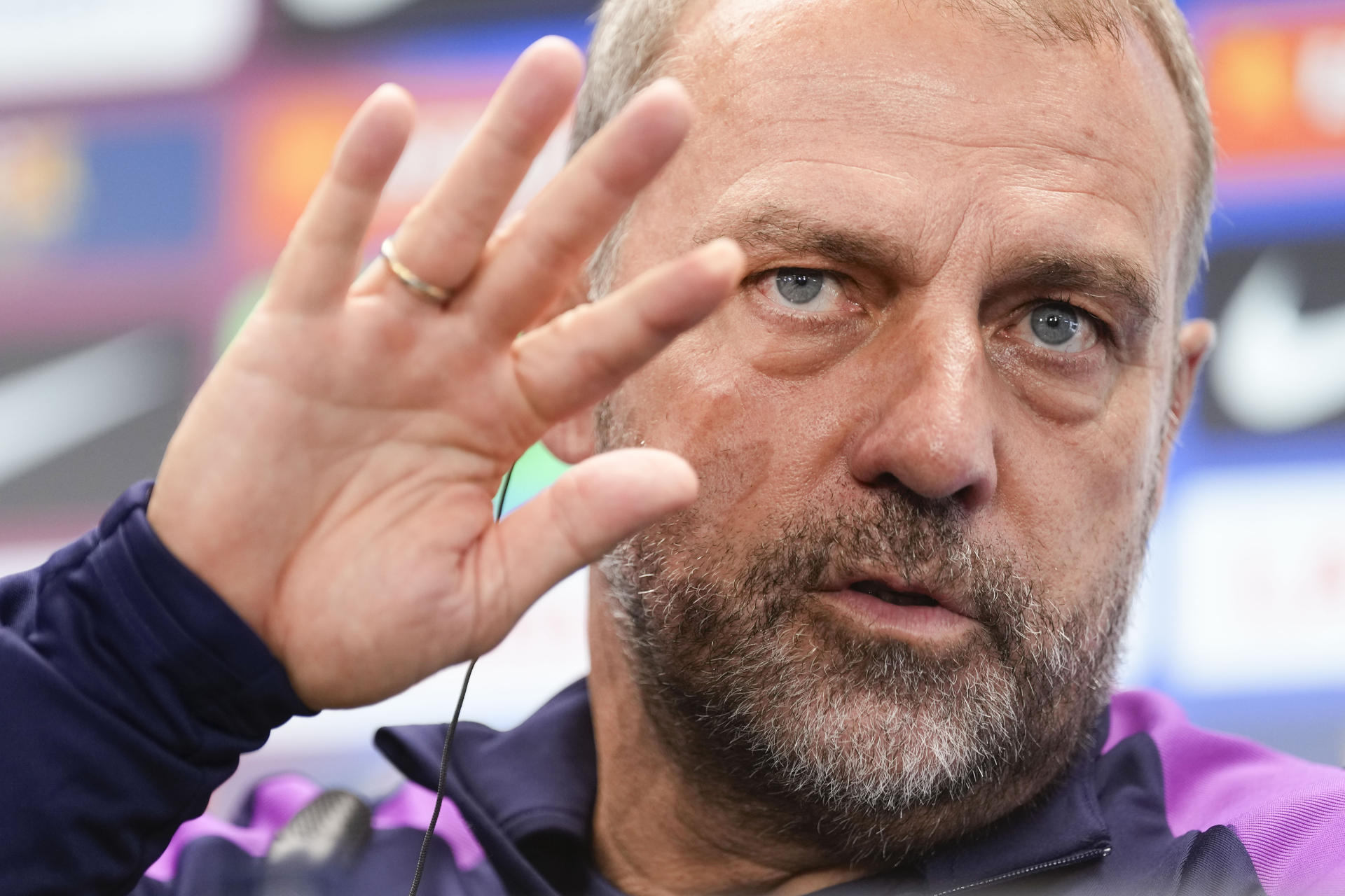 Flick califica de «basura» información sobre presión para alinear al español Lamine