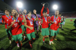 Jugadores de Marruecos celebran al ganar la Copa del Mundo Sub-20 ante Argentina este domingo en el estadio Nacional de Santiago (Chile). EFE/ Esteban Garay